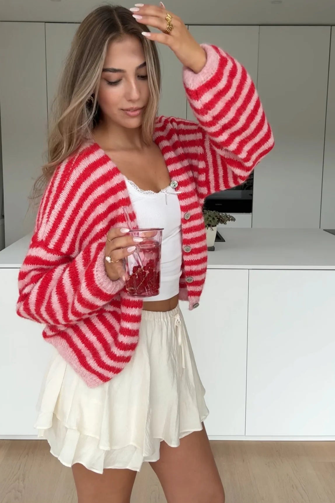 LIA – Cárdigan de Punto Suave a Rayas Color Cereza