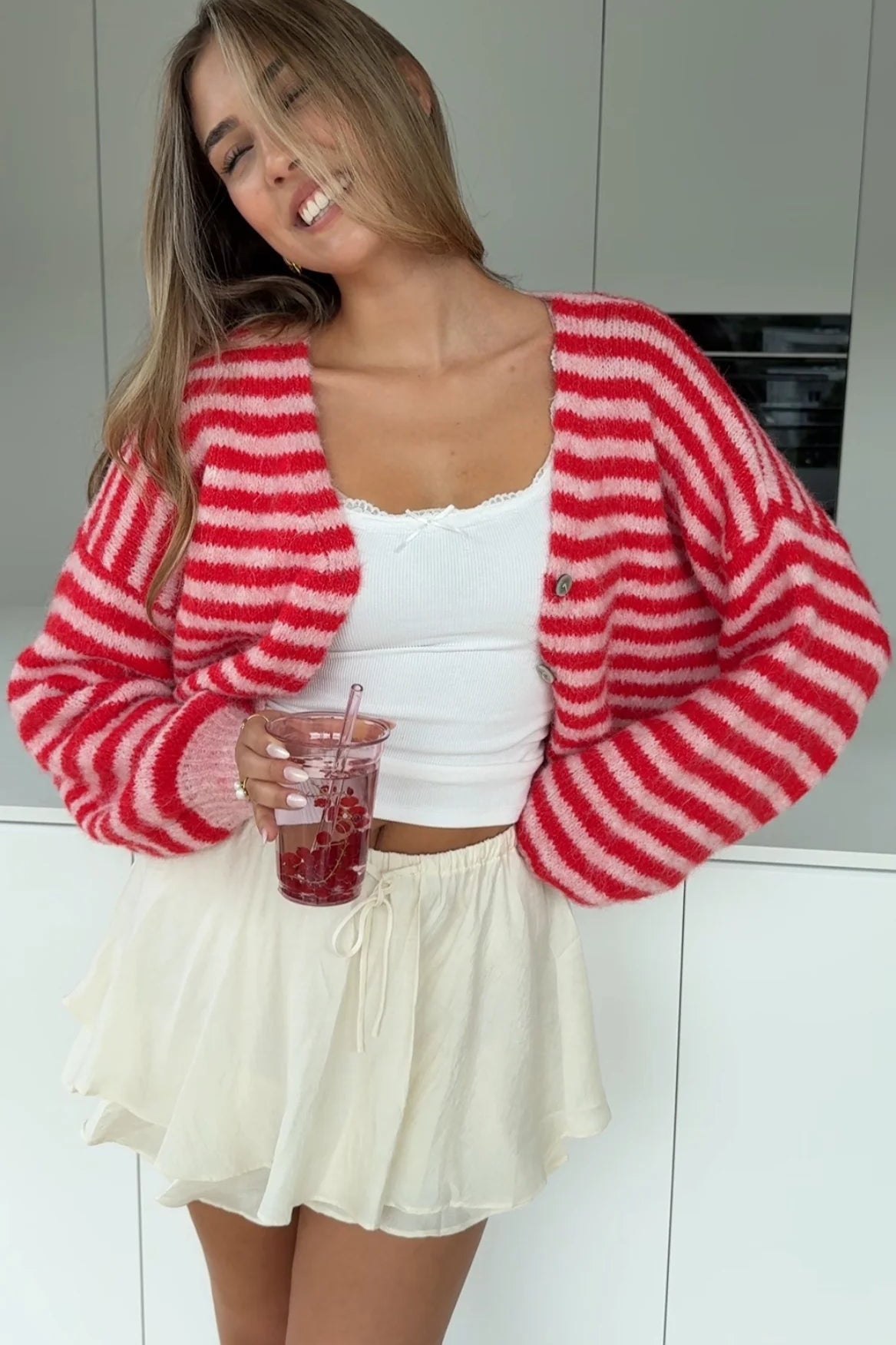 LIA – Cárdigan de Punto Suave a Rayas Color Cereza