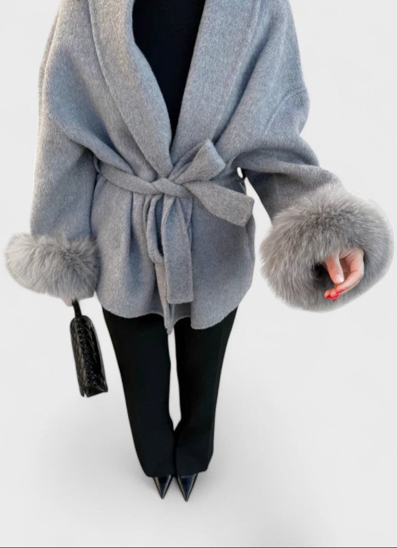 OLIVIA – Abrigo elegante con detalles de pelo ecológico