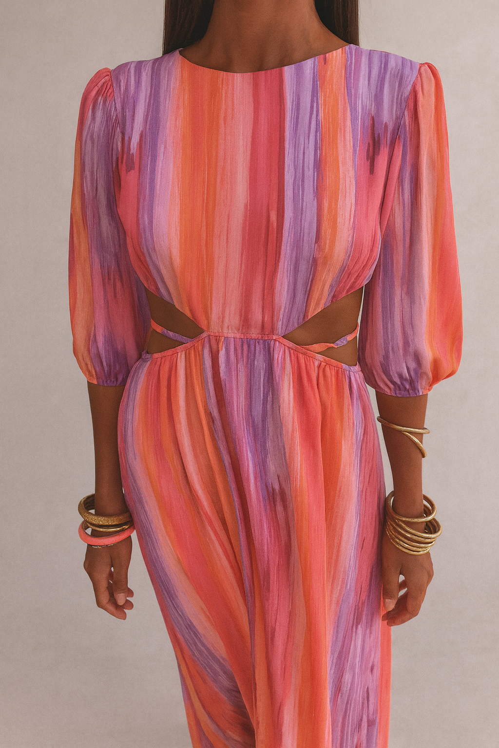 VALERIA – Vestido Largo con Rayas Vibrantes y Detalle Cut-Out en la Cintura