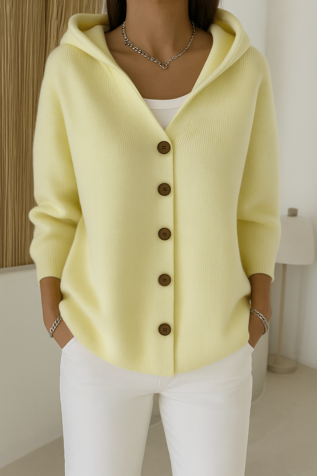 CELIA – Cardigan de Punto Suave con Capucha y Botones de Madera