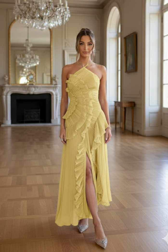 SOFÍA – Vestido Largo Plisado con Espalda Descubierta y Volantes Asimétricos