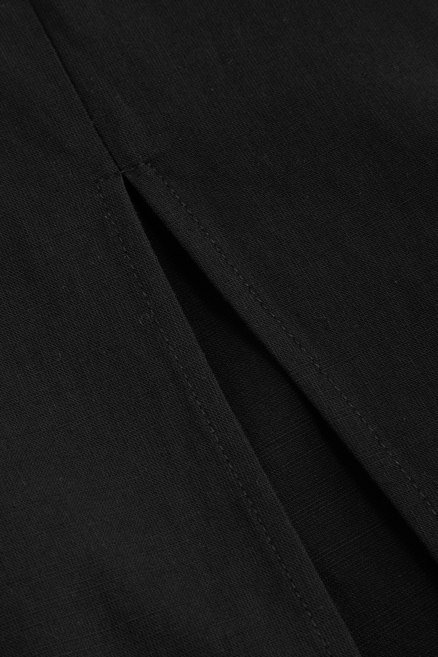 ALBA – Vestido Largo con Cut Out y Abertura Lateral en Negro Elegante