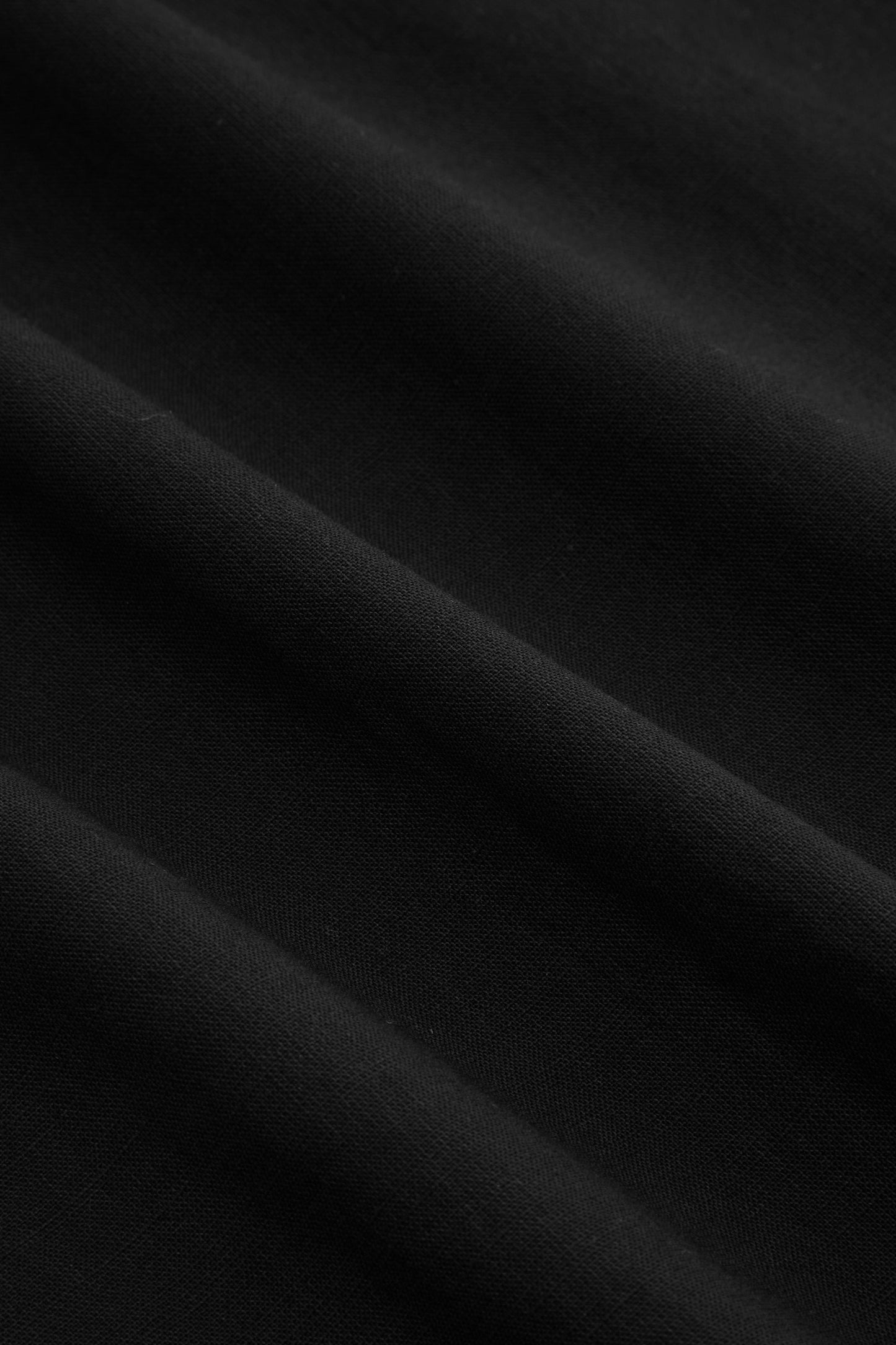 ALBA – Vestido Largo con Cut Out y Abertura Lateral en Negro Elegante
