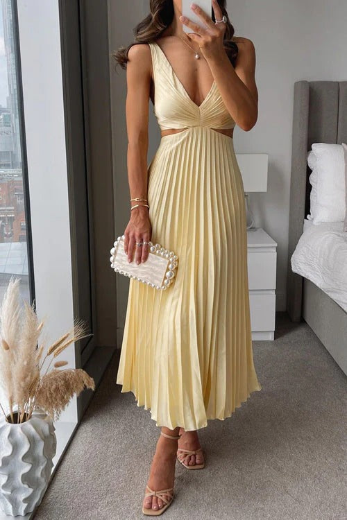 SERENA – Vestido Midi Plisado con Escote en V y Cut-Out en la Cintura