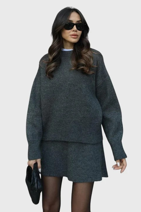 NADINE – Conjunto de Punto Suave Oversize con Jersey y Falda a Juego