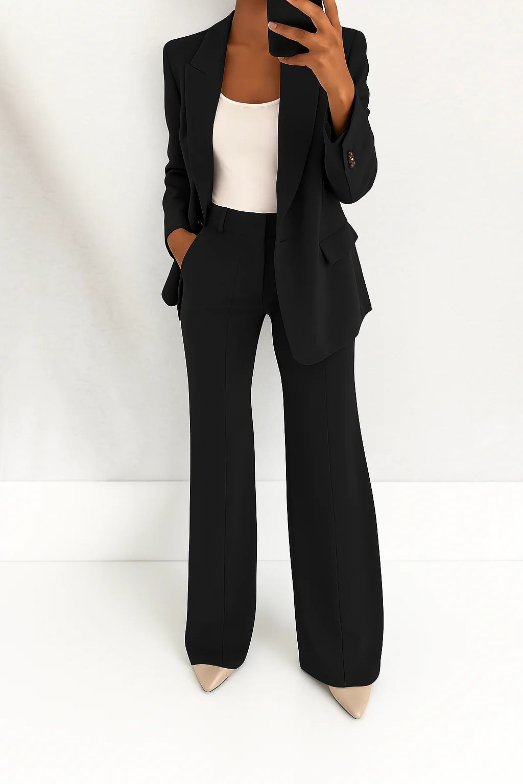 ARLETTE – Traje de Mujer con Blazer Moderno y Pantalón Recto de Corte Elegante