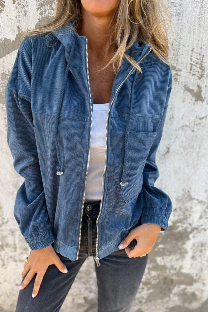 CLARA – Chaqueta de Pana con Capucha y Cremallera