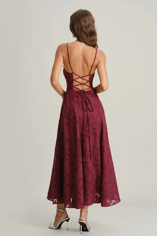 ISABELLE – Vestido Largo Elegante de Corte A y Textura Floral en Rojo Vino