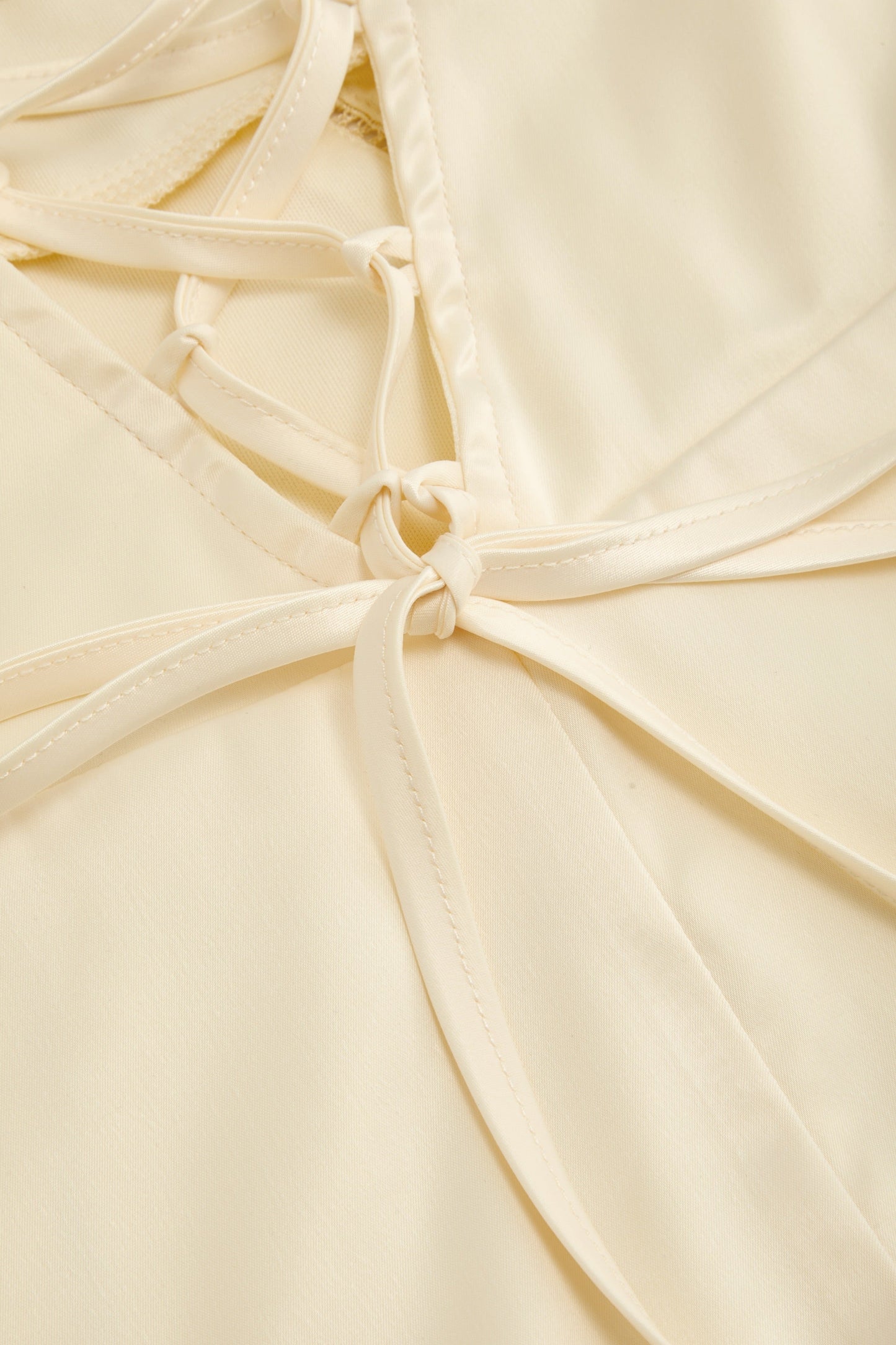 LUCÍA – Vestido Largo de Tirantes con Espalda Ajustable en Amarillo Vainilla