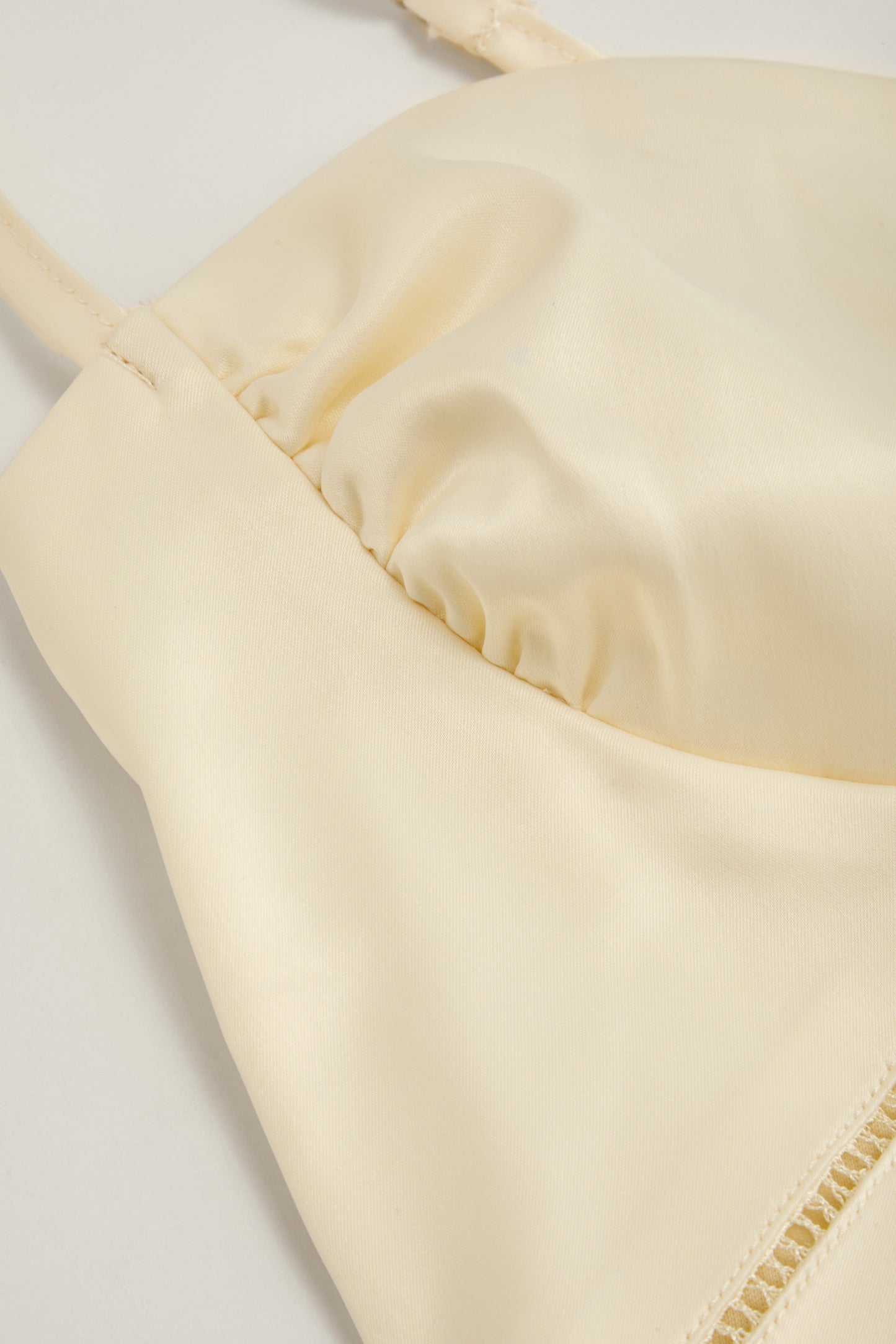 LUCÍA – Vestido Largo de Tirantes con Espalda Ajustable en Amarillo Vainilla