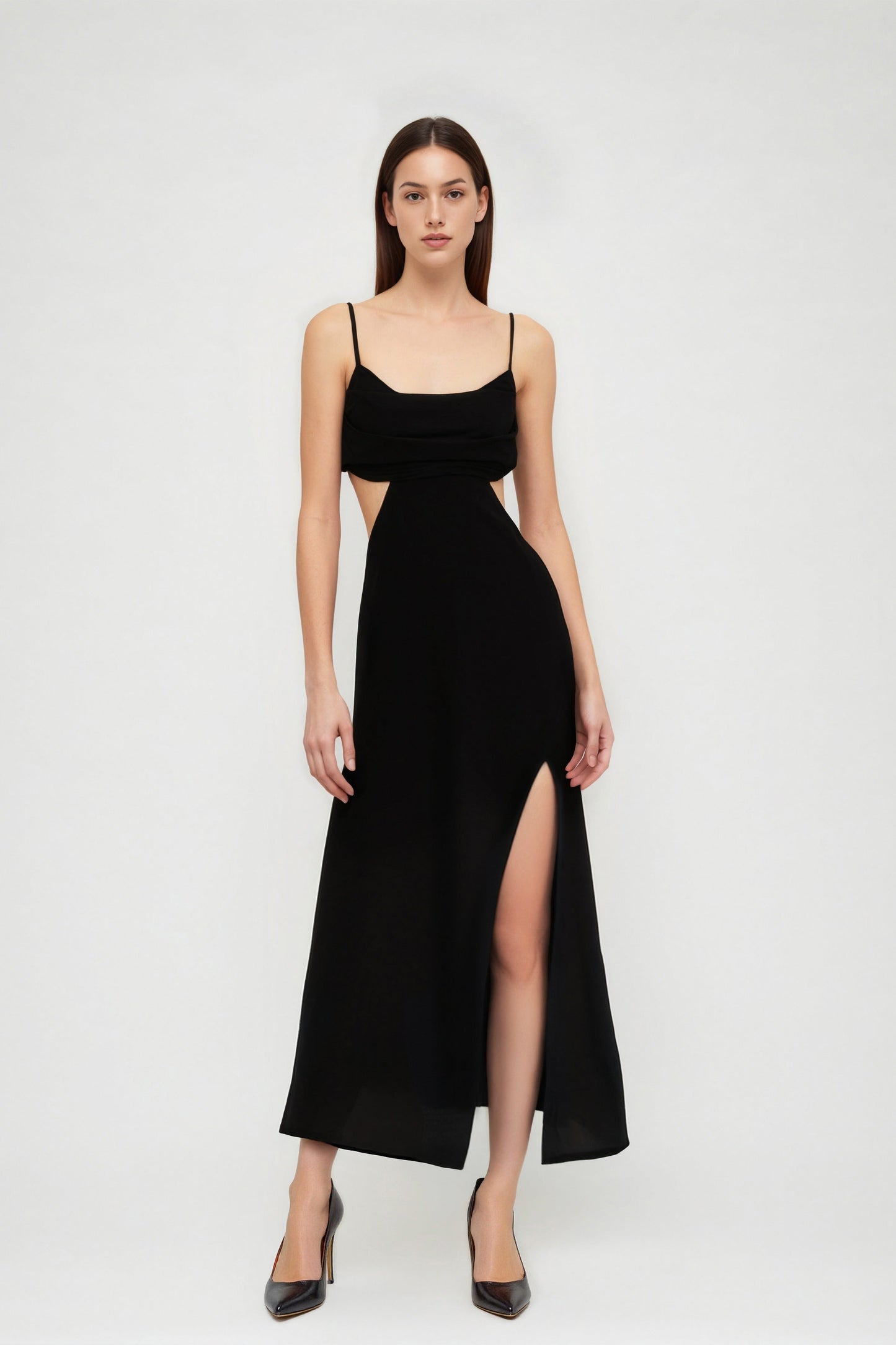 ALBA – Vestido Largo con Cut Out y Abertura Lateral en Negro Elegante
