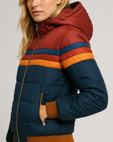 MAITE – Abrigo Acolchado Cortavientos con Capucha y Diseño Retro