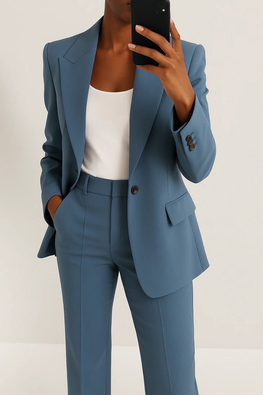 ARLETTE – Traje de Mujer con Blazer Moderno y Pantalón Recto de Corte Elegante