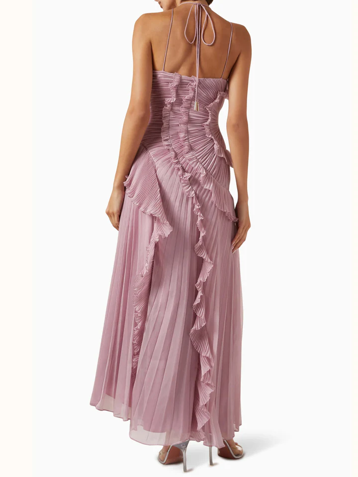 SOFÍA – Vestido Largo Plisado con Espalda Descubierta y Volantes Asimétricos