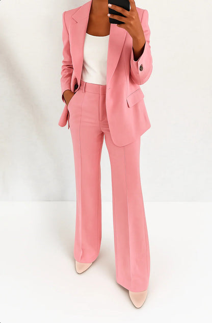 ARLETTE – Traje de Mujer con Blazer Moderno y Pantalón Recto de Corte Elegante